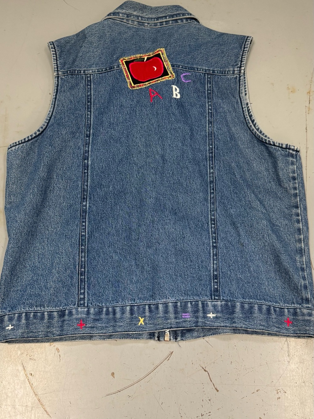 dressbarn Blue Jean Denim Vest Women’s Teacher School Schoolhouse abc Patches - Picture 8 of 8